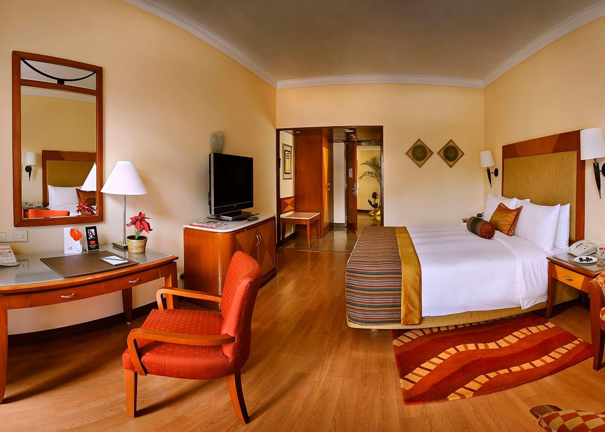The Lalit Ashok Hotel Bangalore Exterior foto