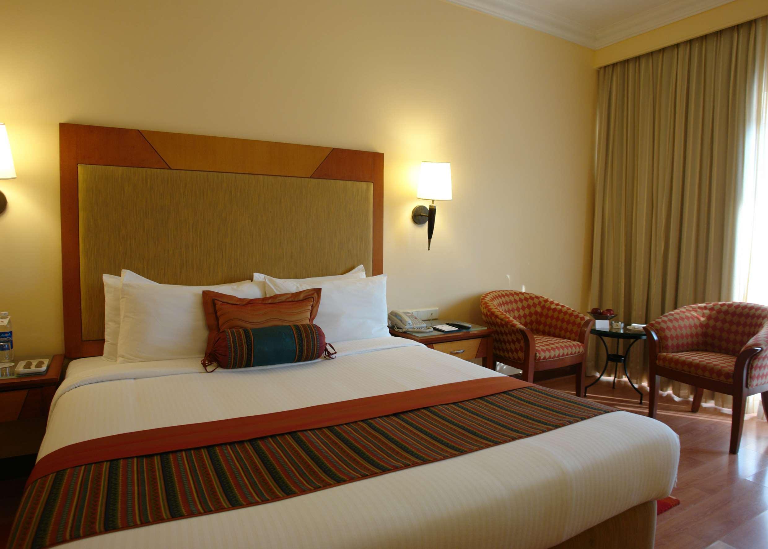 The Lalit Ashok Hotel Bangalore Exterior foto