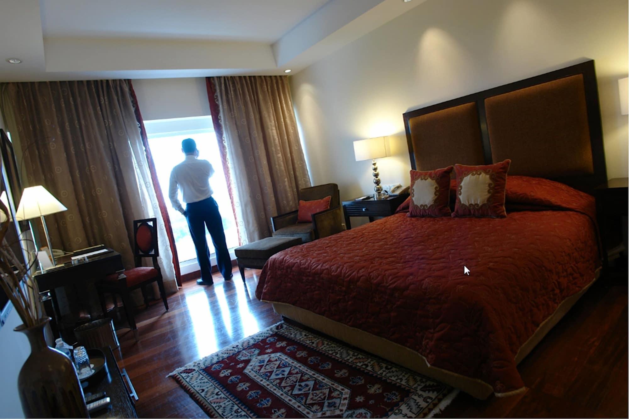 The Lalit Ashok Hotel Bangalore Exterior foto