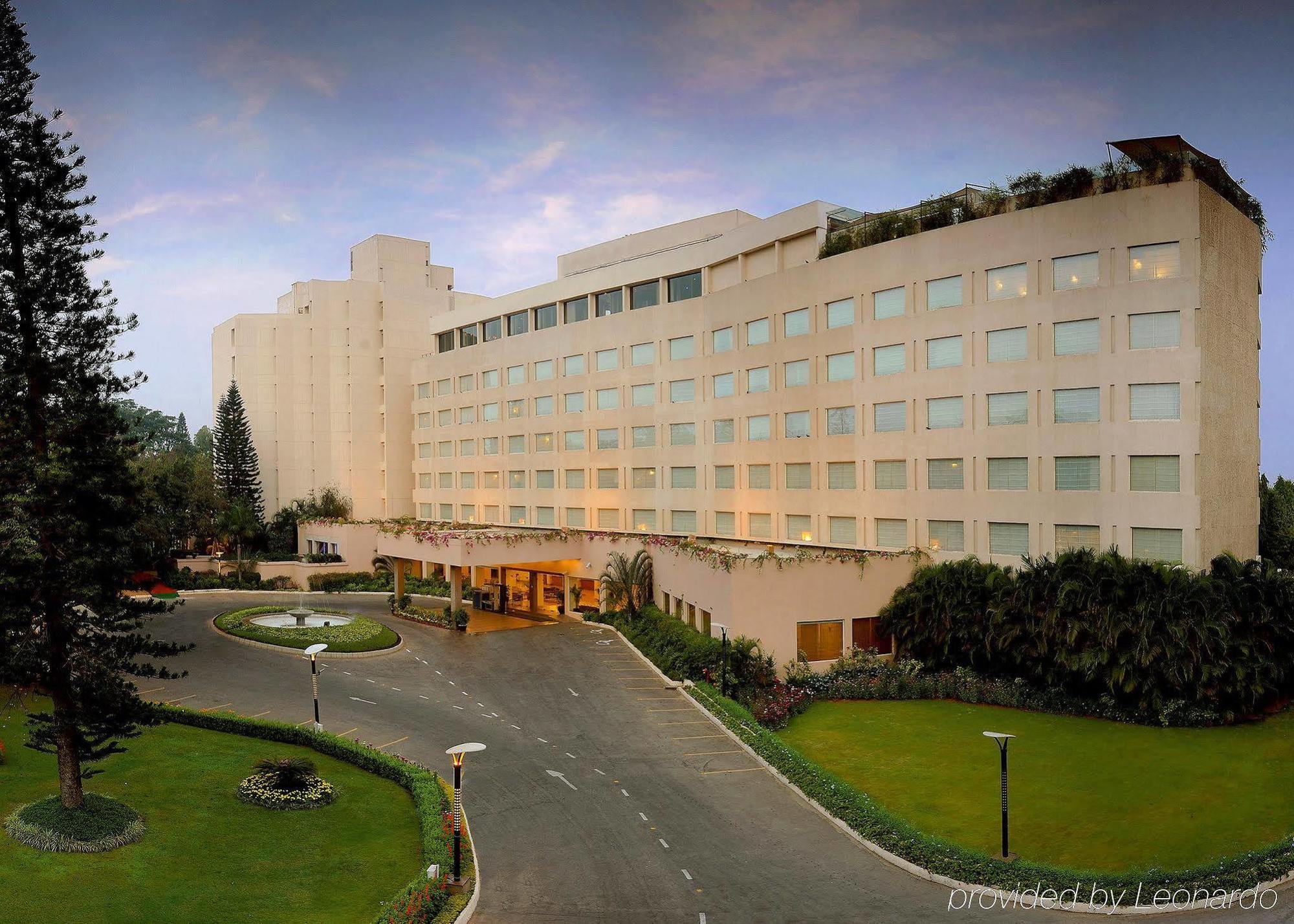 The Lalit Ashok Hotel Bangalore Exterior foto