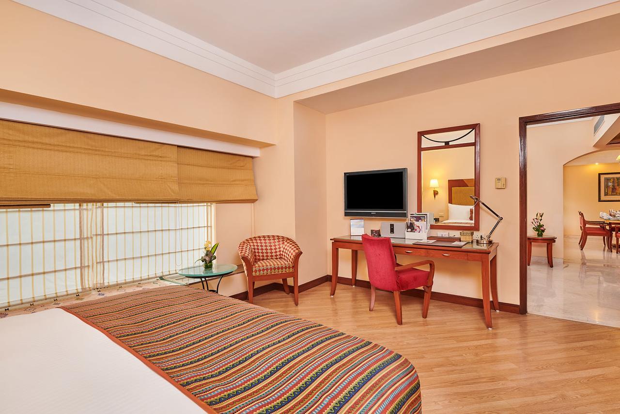 The Lalit Ashok Hotel Bangalore Exterior foto
